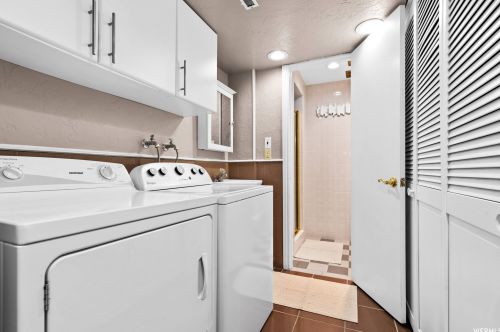 7993 Erique Way, Sandy UT 84093-6422 exterior