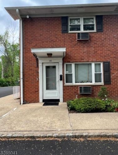 44 Lincoln Gdns, Lake Hiawatha NJ 07034-2406 exterior