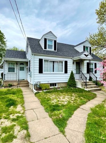 22 Cooley St, Agawam, MA 01001-1207