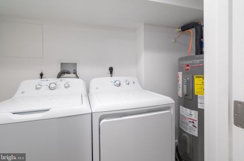 768 15th St, Philadelphia PA 19130-2921 exterior