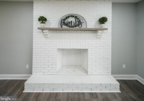 145 Crown Point Rd, West Deptford NJ  08093-1131 exterior