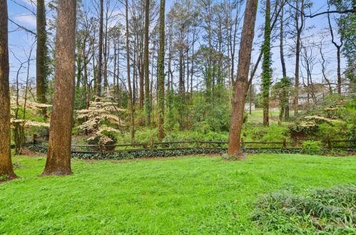 4934 Leeds Ct, Atlanta GA exterior