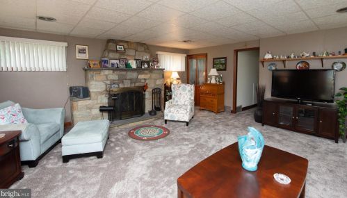 769 Glenside Dr, West Deptford NJ 08051-1438 exterior