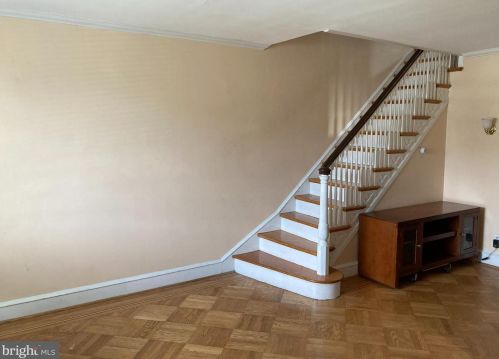 3135 Knorr St, Philadelphia, PA 19149-2612