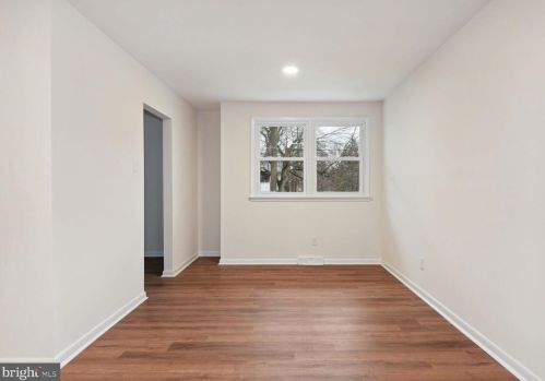 1050 Bennett Dr, West Deptford NJ exterior