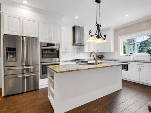 6 Rowe St, Newton MA 02466-1596 exterior