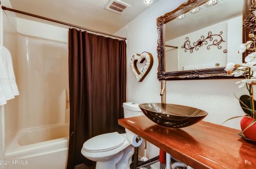 3001 Clinton St, Phoenix AZ 85029-4235 exterior