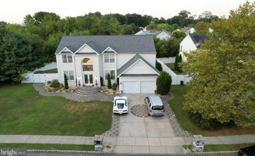 128 Betsy Ross Way, West Deptford NJ 08096-6872 exterior