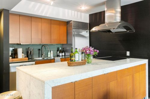 3241 Camelback Rd, Phoenix AZ 85033-1455 exterior