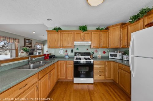 205 Maplewood Dr, Sycamore IL 60178-1154 exterior