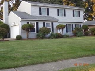 14800 Bennington Dr, Cleveland, OH 44136-8114