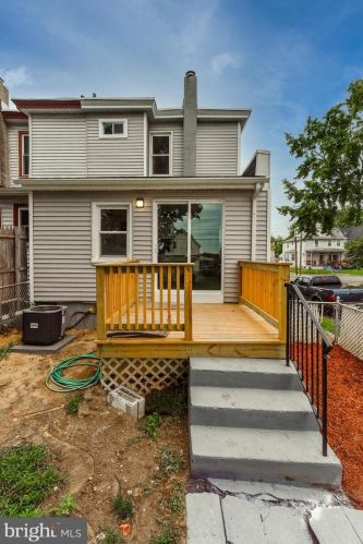 201 Maple Ave, West Deptford NJ  08093-1204 exterior