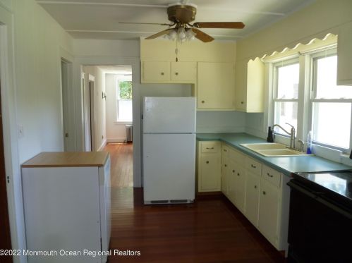 834 Sycamore Ave, Tinton Falls NJ  07724-3128 exterior