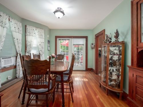 1174 Mammoth Rd, Dracut MA  01826-3147 exterior