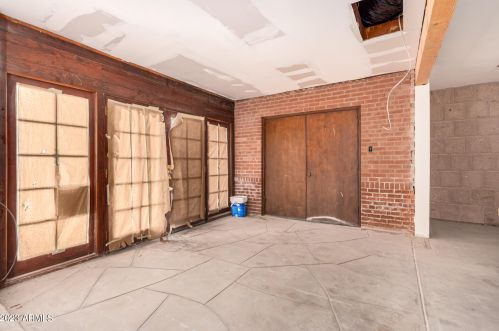 1332 Edgemont Ave, Phoenix AZ 85035-2212 exterior