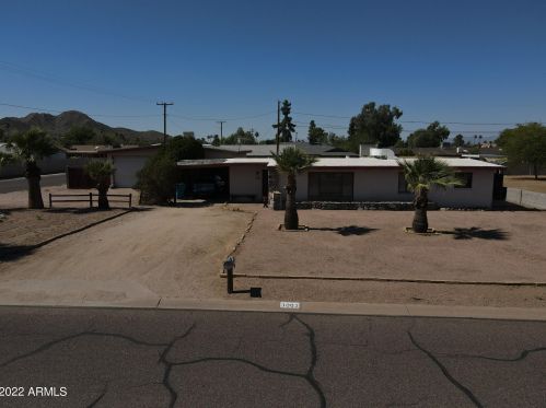 3002 Charter Oak Rd, Phoenix AZ 85032-7449 exterior