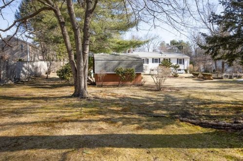 2 Chester Ave, Burlington MA 01803-1312 exterior