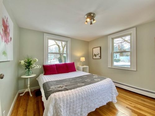 48 Silk St, Arlington MA 02474-3837 exterior