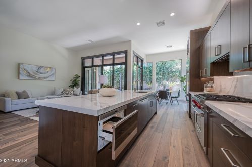 6417 30th Way, Phoenix AZ  85016-8927 exterior