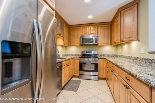 71 Wigwam Ln, Tinton Falls NJ 07724-3176 exterior