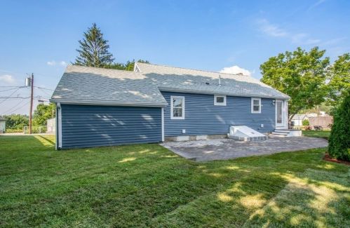 214 Riverside Dr, Dedham MA  02026-6932 exterior