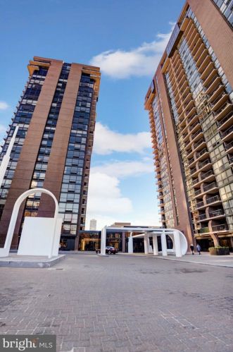 233 6th St, Philadelphia, PA 19106-3768