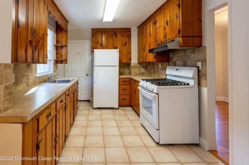 50 Applegate St, Tinton Falls NJ  07701-5538 exterior