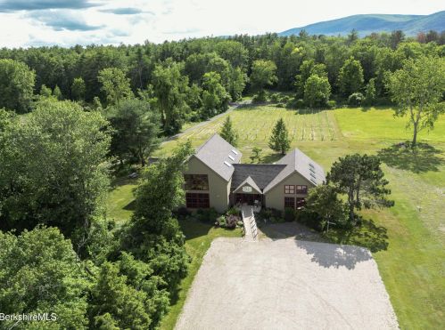 296 Main St, Sheffield MA 01257-9696 exterior