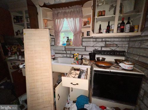 1287 Clements Bridge Rd, West Deptford NJ 08096-3085 exterior