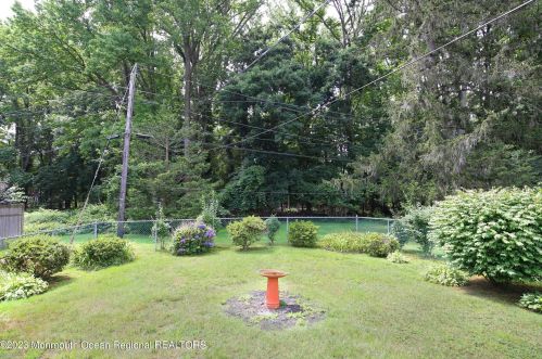 65 Little Silver Pkwy, Little Silver NJ 07739-1118 exterior