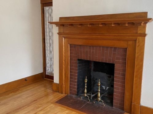 8 Berwick St, Worcester MA 01602-1405 exterior