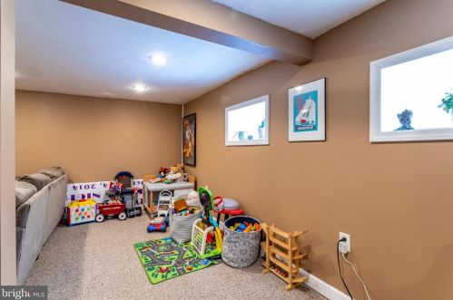 1037 Salem Ave, West Deptford NJ 08096-6062 exterior