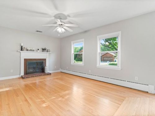 39 Riv St, Seekonk MA 02771-4706 exterior