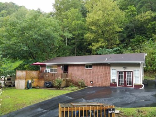 1256 Red Crk Rd, Pikeville KY  41501-6741 exterior