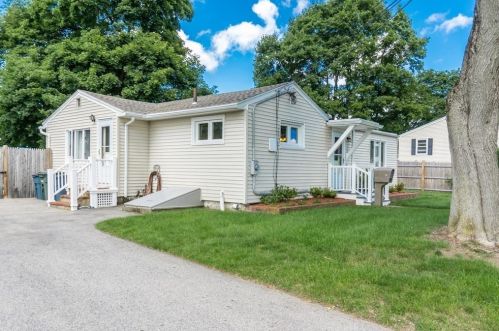 14 Country Dr, Beverly, MA 01915-2628