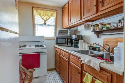 50 Beacon St, Fall River MA 02724-1534 exterior