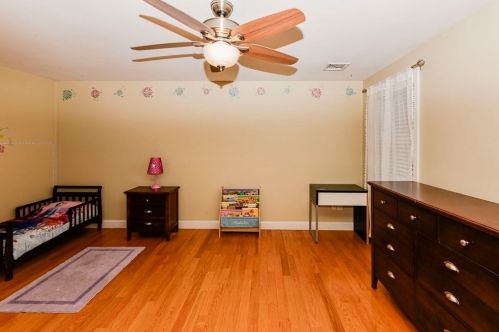 51 Hastings Rd, Dedham MA 02026-5407 exterior