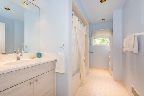 125 Bridges Rd, Little Silver NJ 07739-1634 exterior