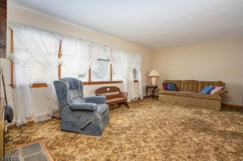 1 Elmhurst Rd, Milford NJ 08848-1506 exterior