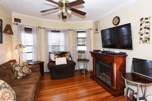 11 Glendale St, Everett, MA 02149-2315