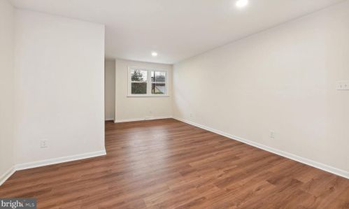 1050 Bennett Dr, West Deptford NJ exterior