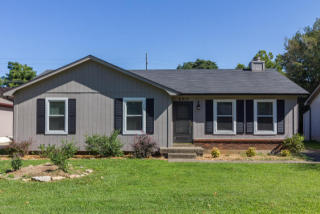 6915 Bartlett Rd, Louisville, KY 40218-2788