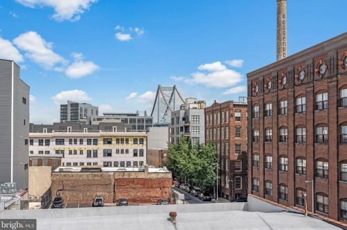 253 3rd St, Philadelphia PA 19106-1209 exterior