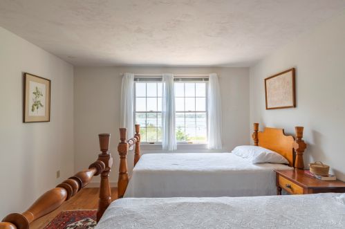 48 Strong Is Rd, Chatham MA 02633-1435 exterior