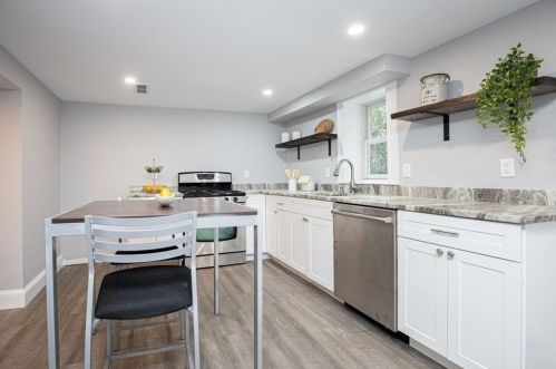 77 Hodge Rd, Arlington MA  02474-1933 exterior