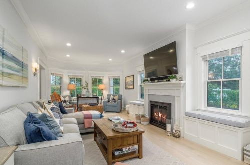 125 Seaview St, Chatham MA 02633-2330 exterior