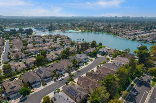 2 Bayfield, Irvine CA  92614-7907 exterior