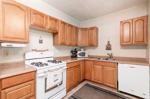 10 Carroll St, Weymouth MA 02189-1211 exterior