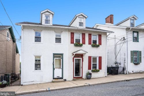 3 Hall St, Phoenixville, PA 19460-3507