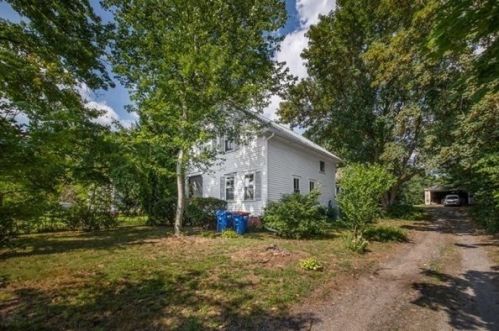 698 Fall River Ave, Seekonk, MA 02771-5632